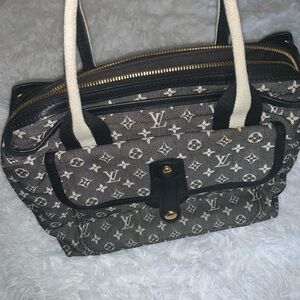 Louis Vuitton
Mary Kate cloth handbag
Good condition
Black, Cloth